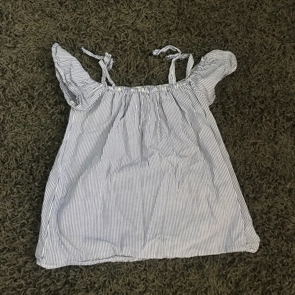 Cold shoulder top